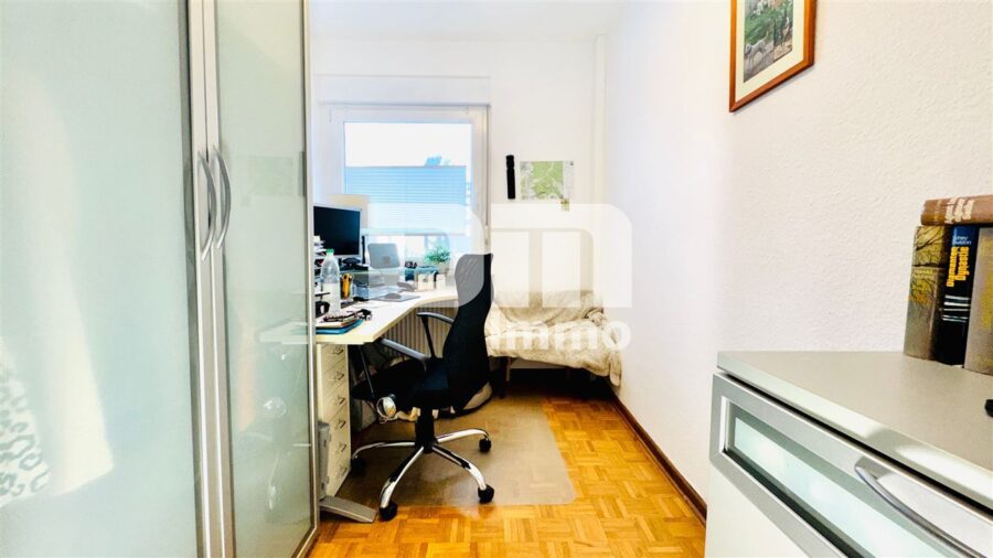 Umfangreich saniertes Ein- bis Zweifamilienhaus in idyllischer Ortsrandlage - EG Gäste / Büro / Kind